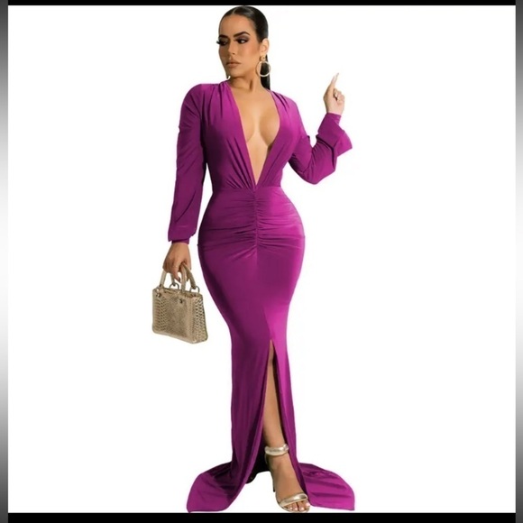 V neck long sleeves max dress. Lycra wine color. Slit - Picture 1 of 4